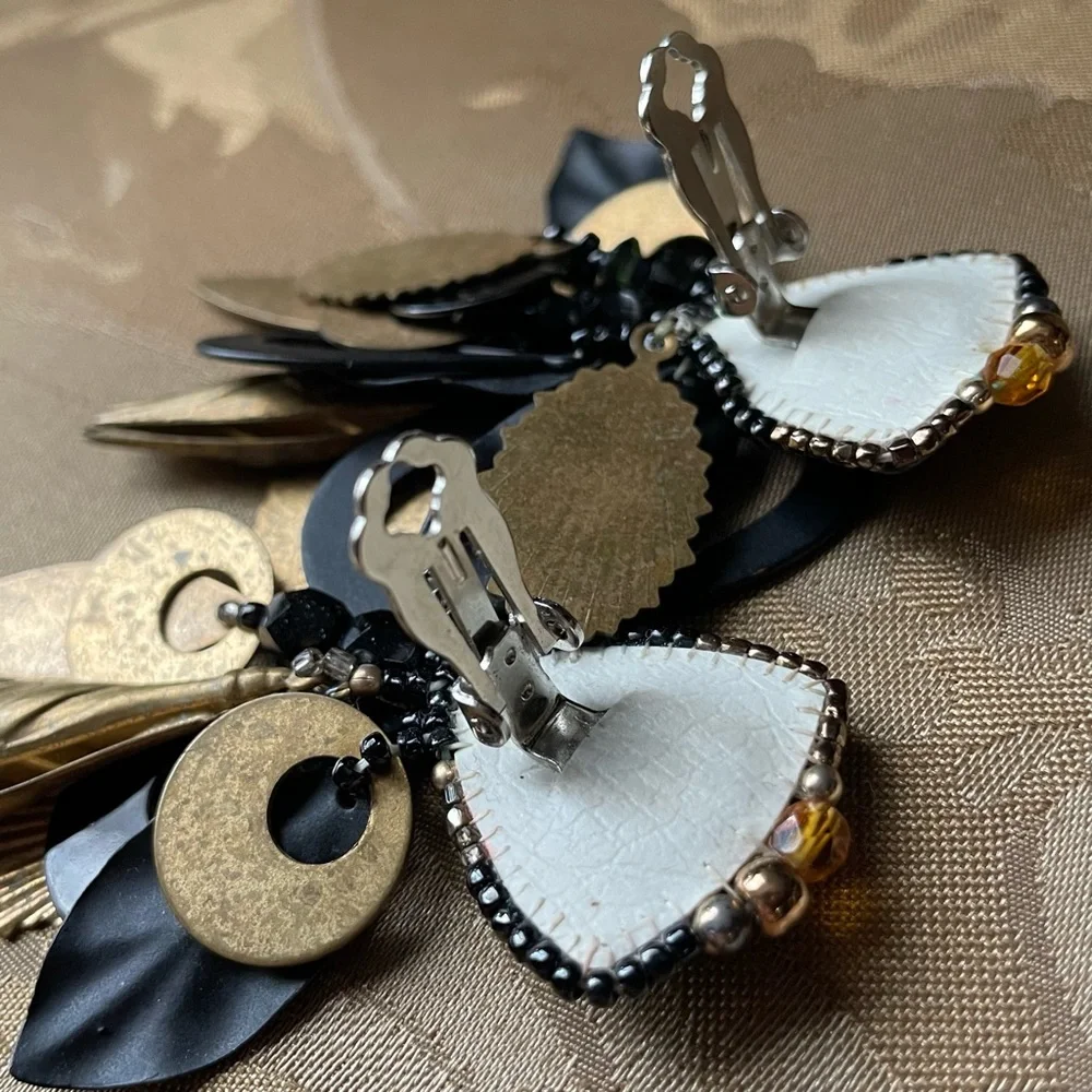 Vintage Onyx Brass Chipita Clip on earrings - Picture 5 of 8